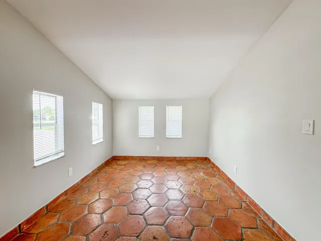 a view of empty room with windows