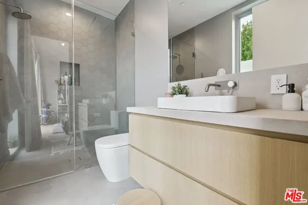 a view of a workspace with furniture