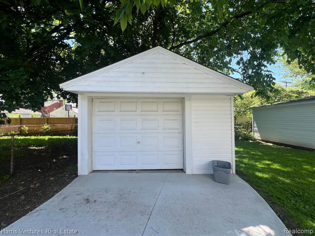 22148 Moross Road Grosse Pointe, MI 48236 - Photo 5 of 16