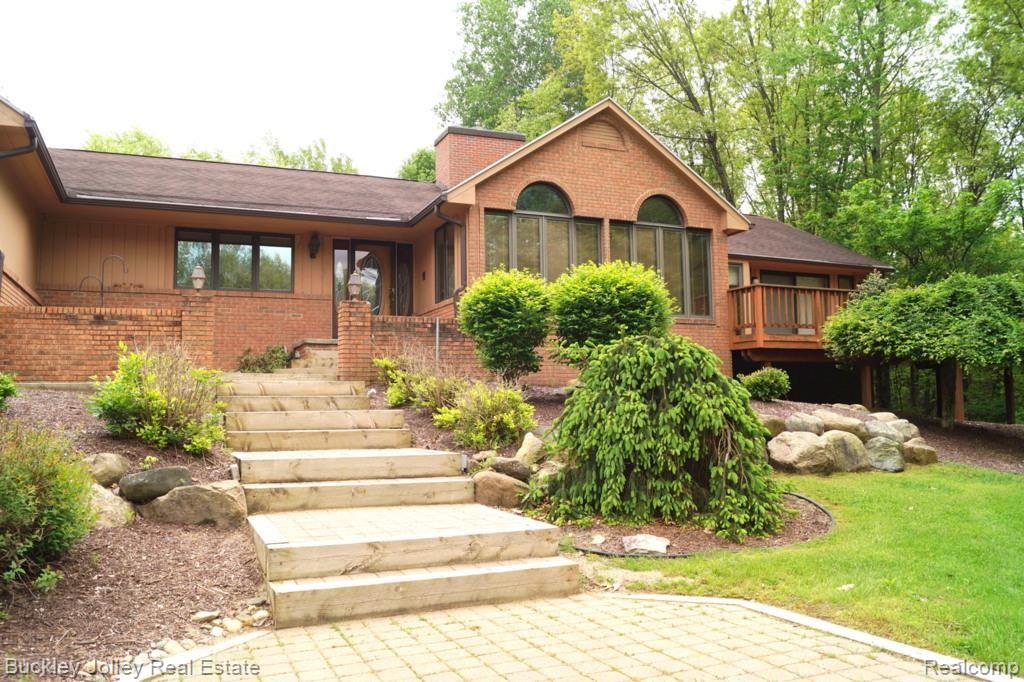 2585 Spruce Ridge Howell, MI 48855 - Photo 20 of 22