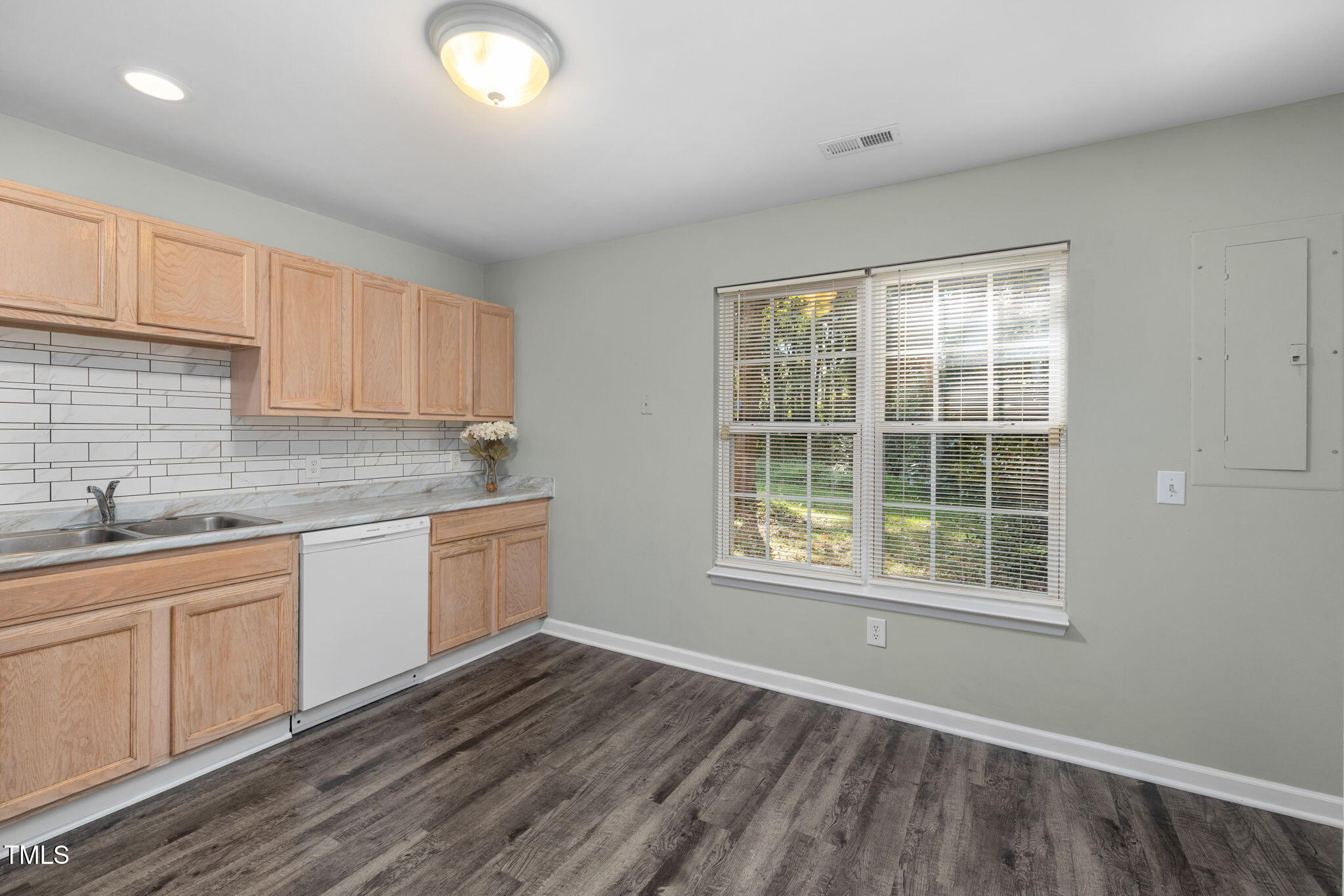 67 Red Lane Raleigh, NC 27606 - Photo 9 of 33 17-web-or-mls-DX3A4721