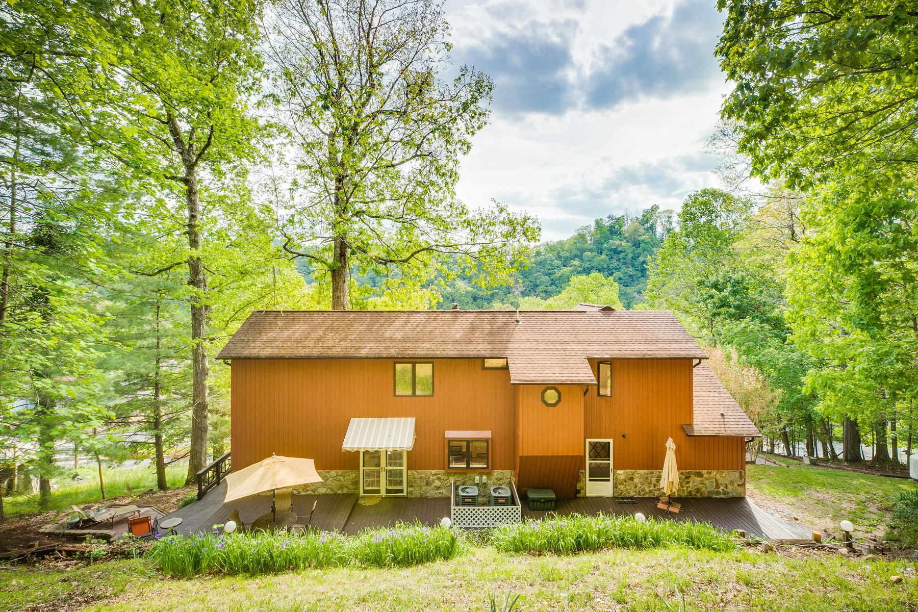 448 Lakeshore Road Bluff City, TN 37618 - Photo 26 of 28 144