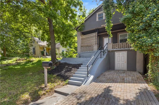 $220,000 | 627 Sumner Avenue, Kansas City, KS 66101