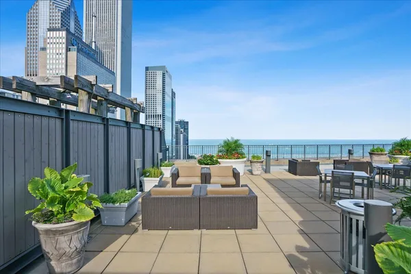 $690,000 | 130 North Garland Court, Unit 3702, Chicago, IL 60602