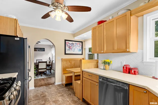 $550,000 | 1021 Gale Lake Road, East Galesburg, IL 61430