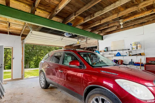 $550,000 | 1021 Gale Lake Road, East Galesburg, IL 61430