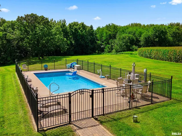 $550,000 | 1021 Gale Lake Road, East Galesburg, IL 61430