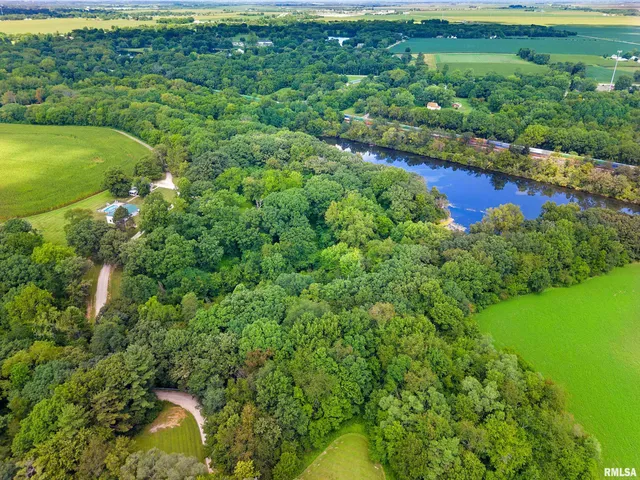 $550,000 | 1021 Gale Lake Road, East Galesburg, IL 61430