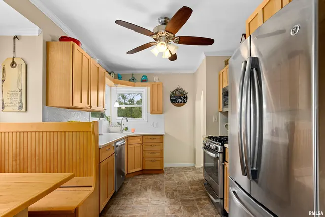 $550,000 | 1021 Gale Lake Road, East Galesburg, IL 61430