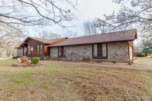 $379,900 | 20448 Oakway Drive, Lebanon, MO 65536