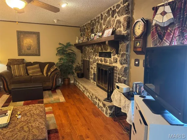 $379,900 | 20448 Oakway Drive, Lebanon, MO 65536