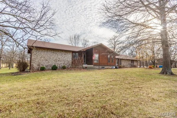 $379,900 | 20448 Oakway Drive, Lebanon, MO 65536