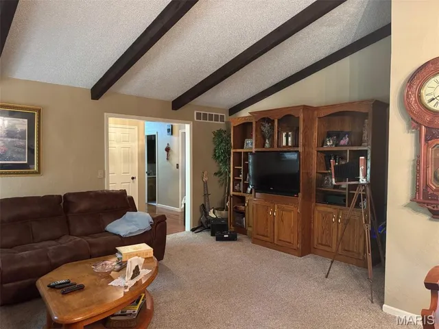 $379,900 | 20448 Oakway Drive, Lebanon, MO 65536