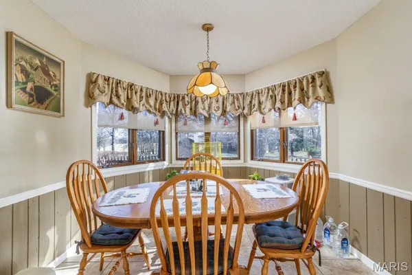$379,900 | 20448 Oakway Drive, Lebanon, MO 65536