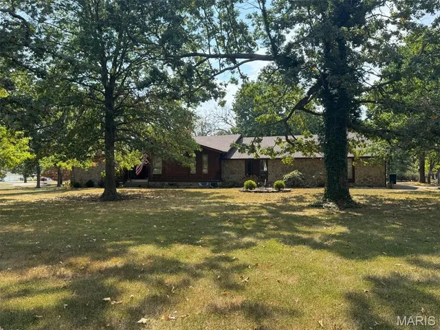 $379,900 | 20448 Oakway Drive, Lebanon, MO 65536