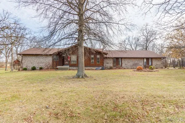 $379,900 | 20448 Oakway Drive, Lebanon, MO 65536