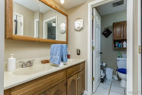 $379,900 | 20448 Oakway Drive, Lebanon, MO 65536