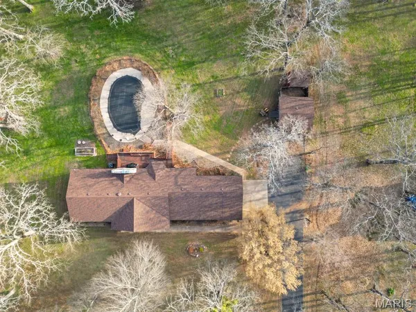 $379,900 | 20448 Oakway Drive, Lebanon, MO 65536