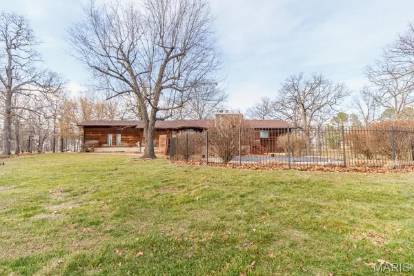 $379,900 | 20448 Oakway Drive, Lebanon, MO 65536