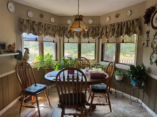 $379,900 | 20448 Oakway Drive, Lebanon, MO 65536