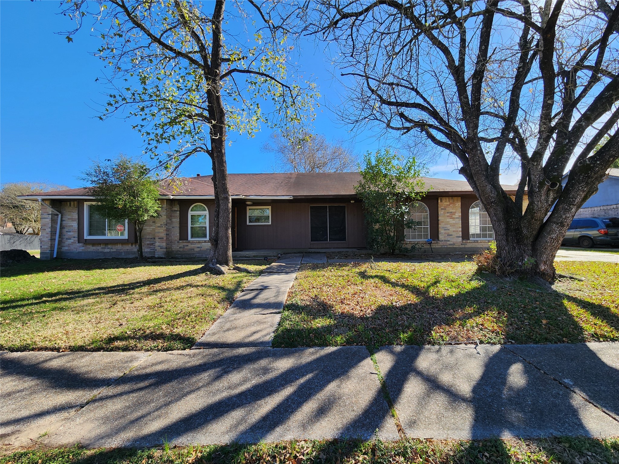 a view of a house with swimming pool and a yard