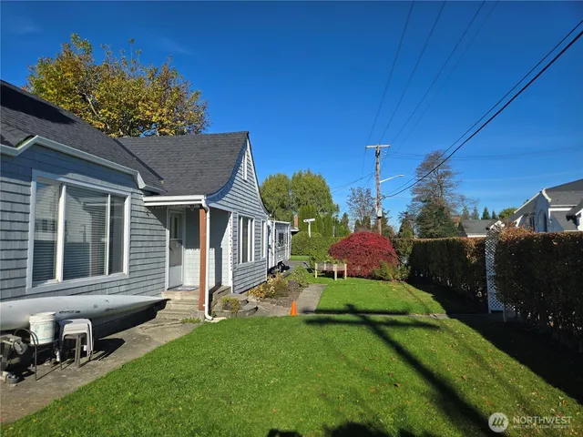 a backyard of a house with table and chairs