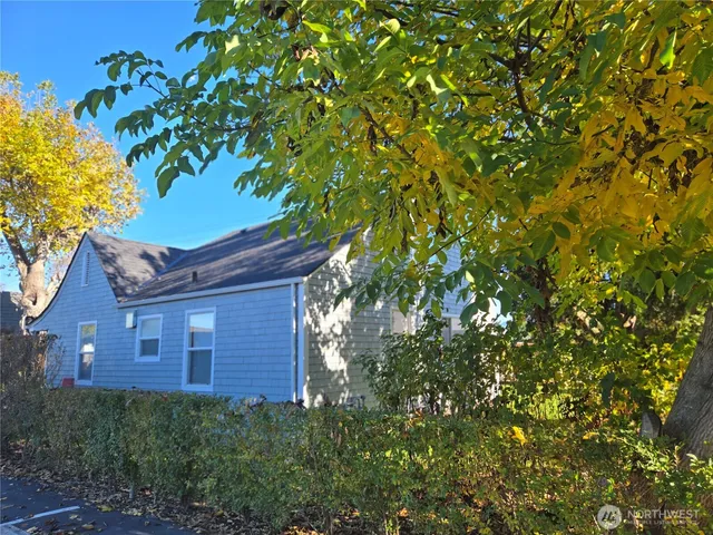 a view of a house with a tree