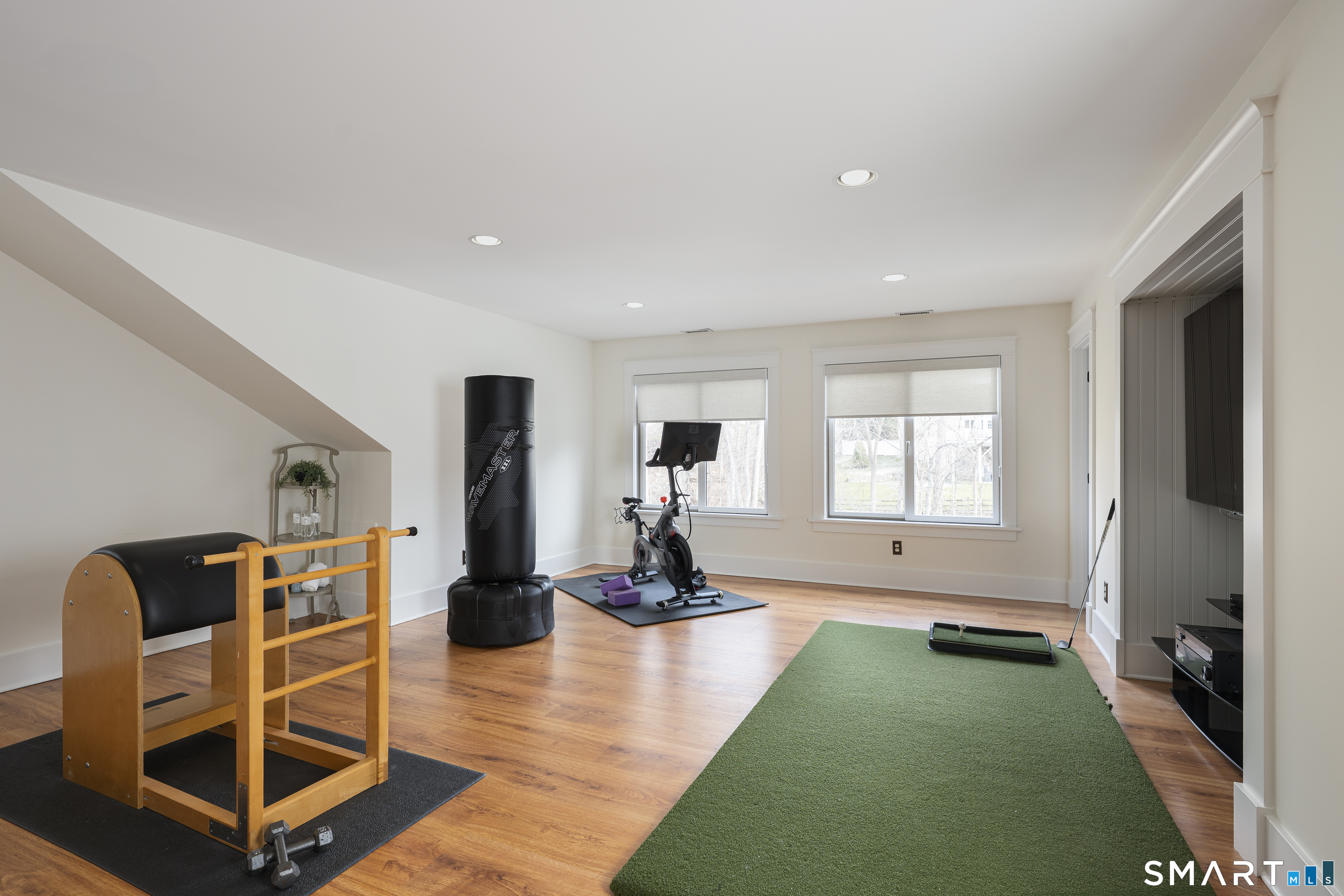 107 Parade Hill Road New Canaan, CT 06840 - Photo 18 of 28 a living room with furniture