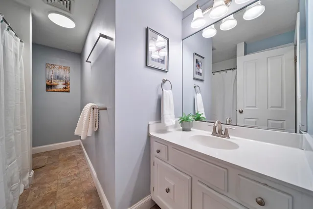 $660,000 | 22 Winterhill Road, Goffstown, NH 03045