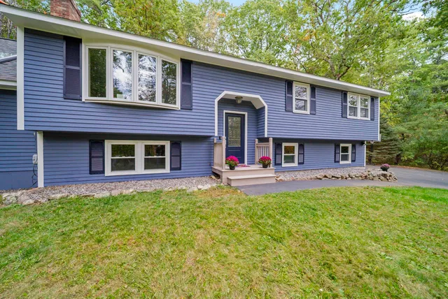 $660,000 | 22 Winterhill Road, Goffstown, NH 03045