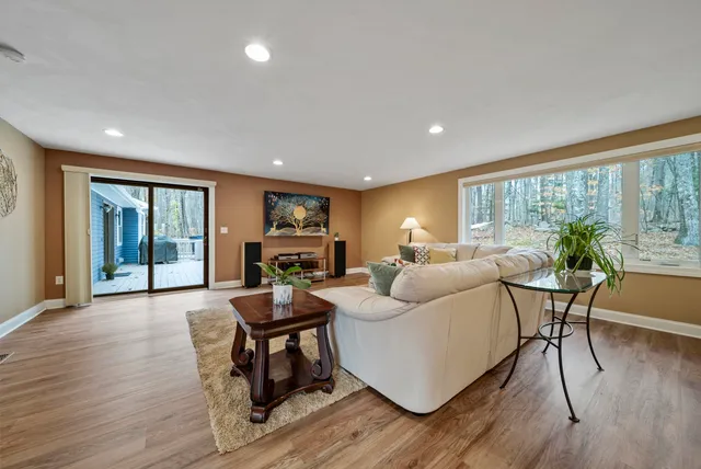 $660,000 | 22 Winterhill Road, Goffstown, NH 03045