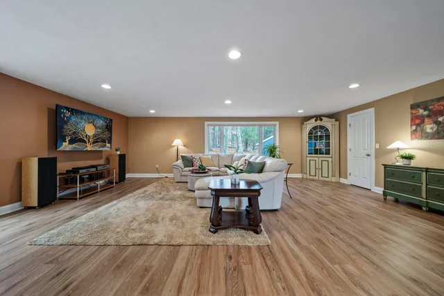 $660,000 | 22 Winterhill Road, Goffstown, NH 03045