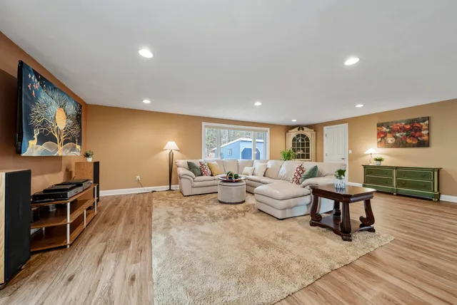 $660,000 | 22 Winterhill Road, Goffstown, NH 03045