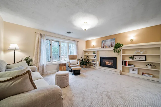 $660,000 | 22 Winterhill Road, Goffstown, NH 03045