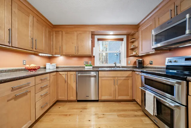 $660,000 | 22 Winterhill Road, Goffstown, NH 03045