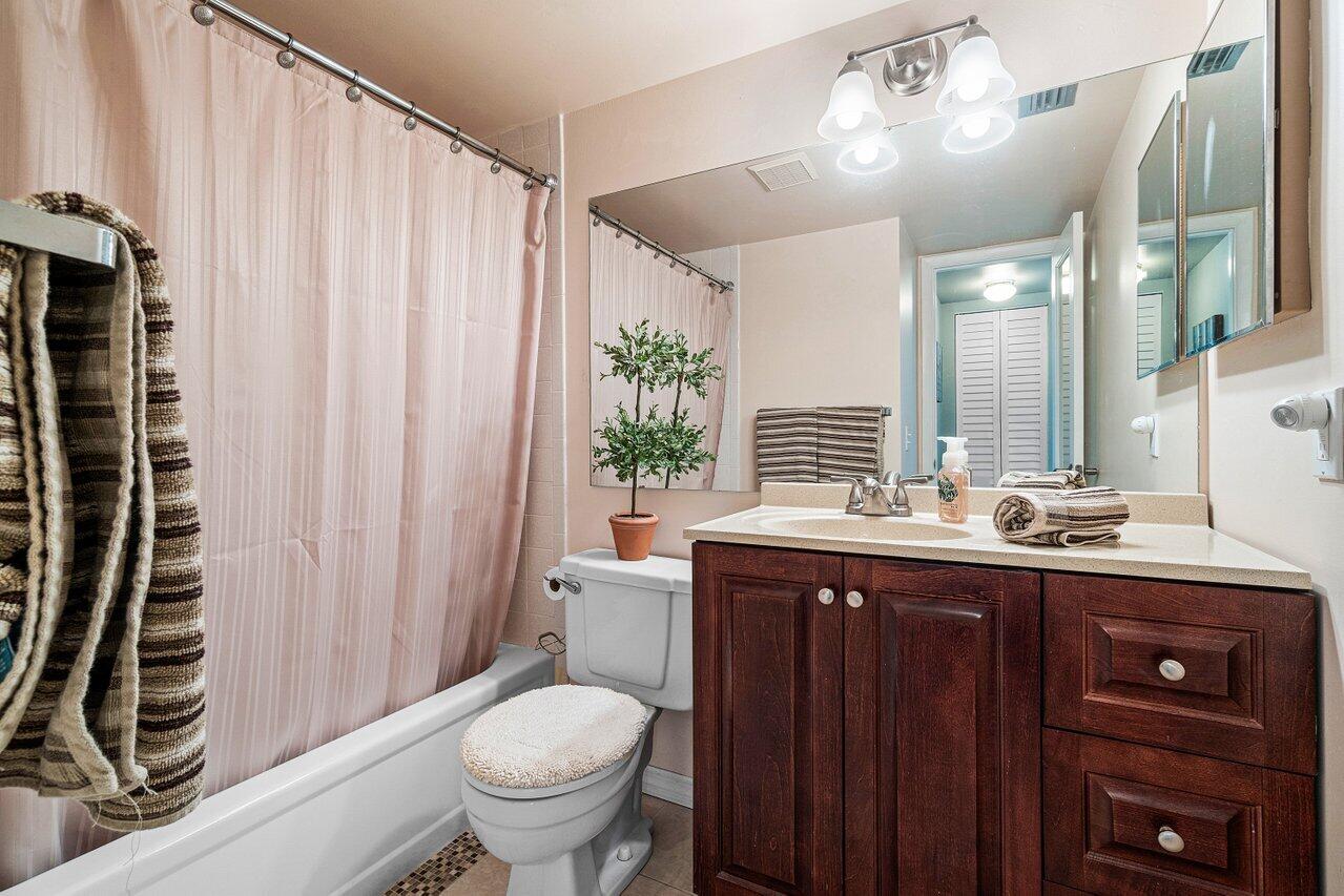 336 Knotty Pine Circle, Unit A2 Greenacres, FL 33463 - Photo 19 of 28 020-336KnottyPineCircle-Greenacres-FL-33