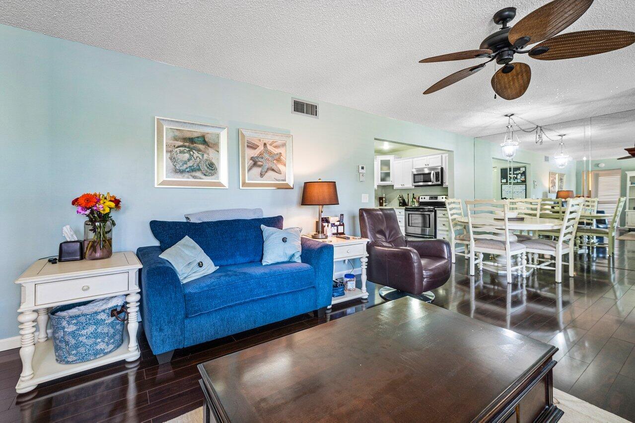 336 Knotty Pine Circle, Unit A2 Greenacres, FL 33463 - Photo 10 of 28 010-336KnottyPineCircle-Greenacres-FL-33