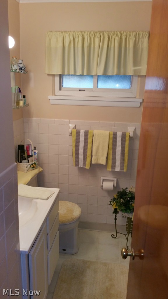 30304 Barjode Road Willowick, OH 44095 - Photo 8 of 12 First Floor Bathroom
