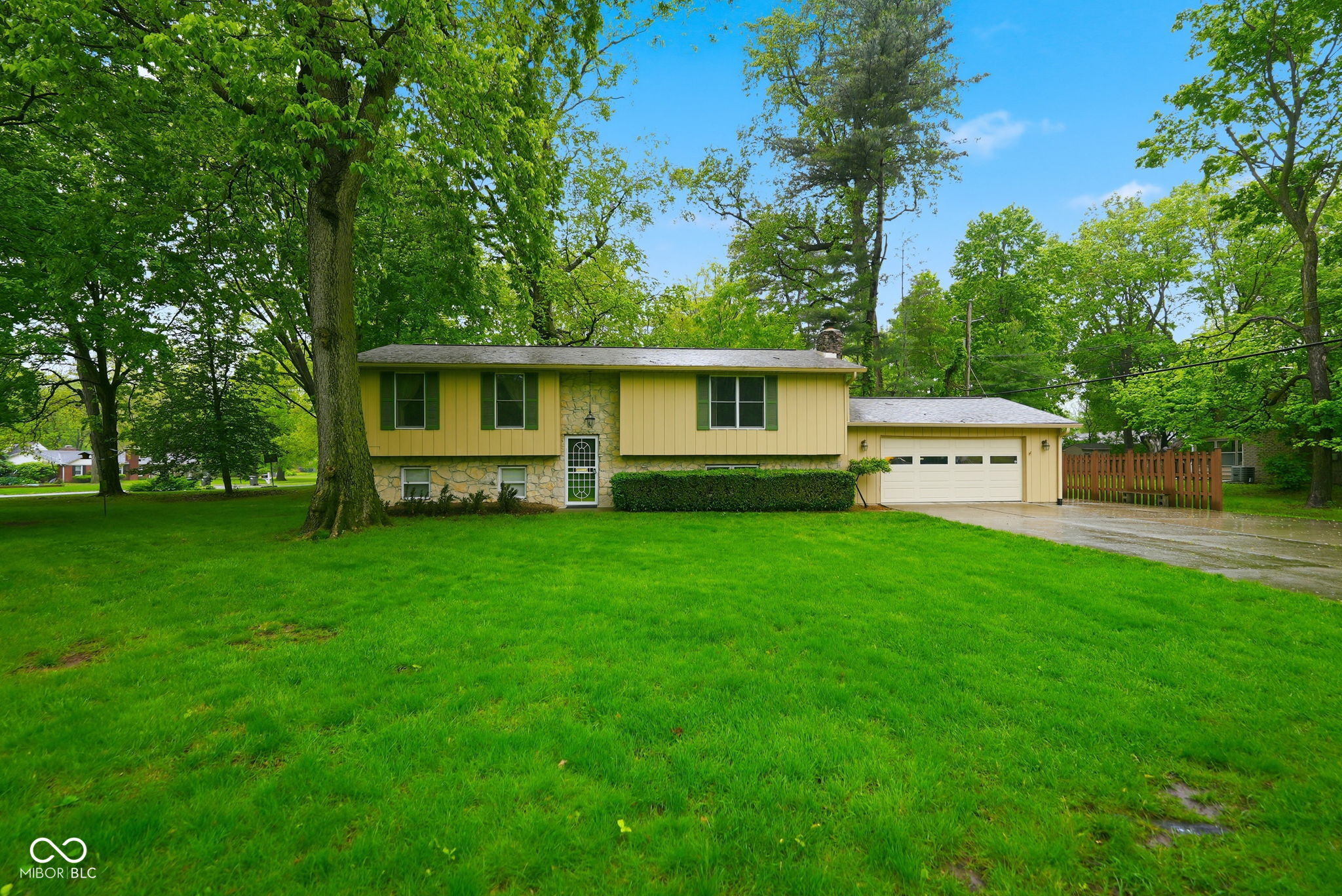 7020 Hoover Road Indianapolis, IN 46260 - Photo 4 of 47