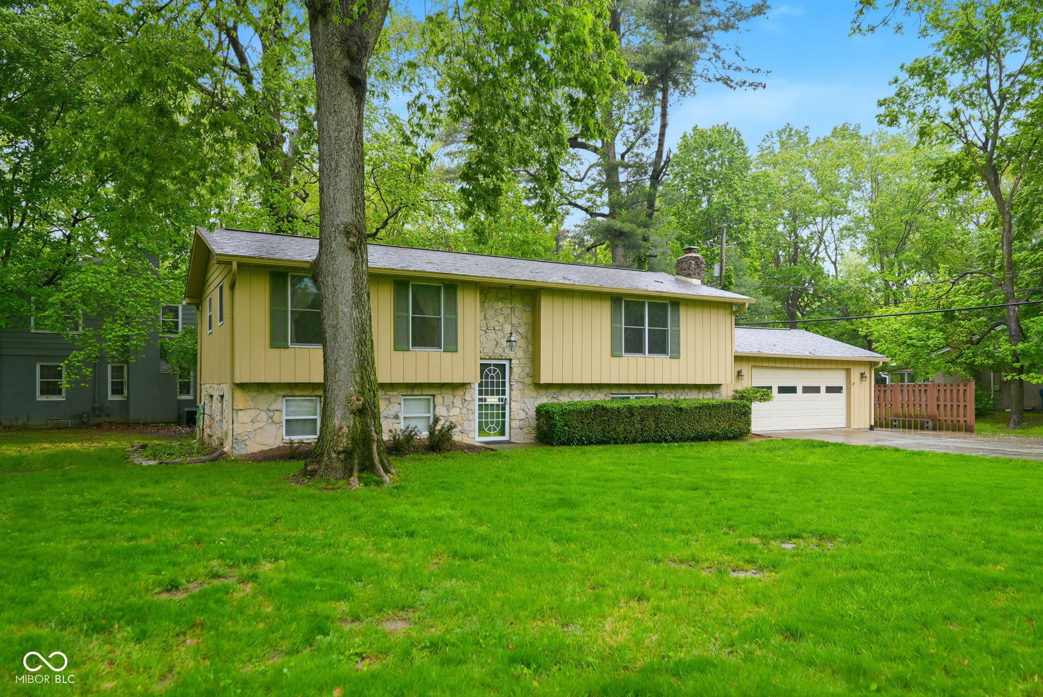 7020 Hoover Road Indianapolis, IN 46260 - Photo 6 of 47
