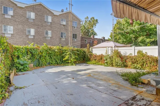 a view of a pathway both side of house