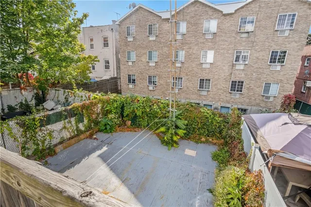 a view of a multi story building