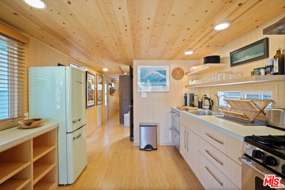 9 Paradise Cove Road Malibu, CA 90265 - Photo 11 of 31 Gallery Image 11