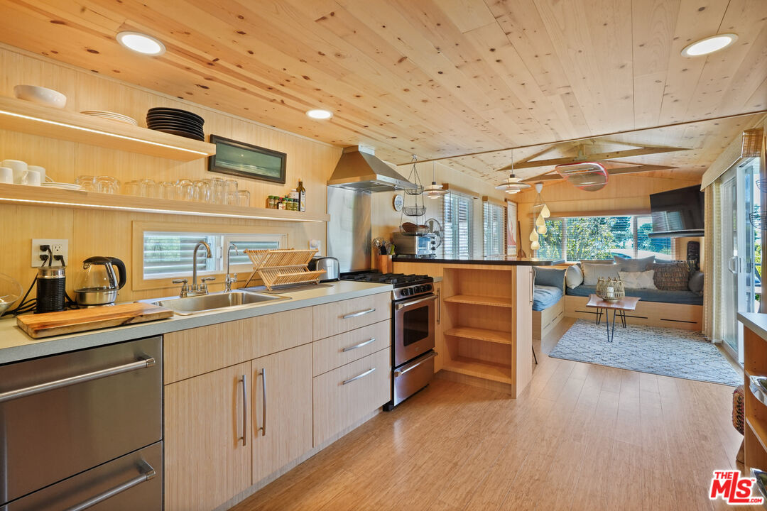 9 Paradise Cove Road Malibu, CA 90265 - Photo 6 of 31 Gallery Image 6