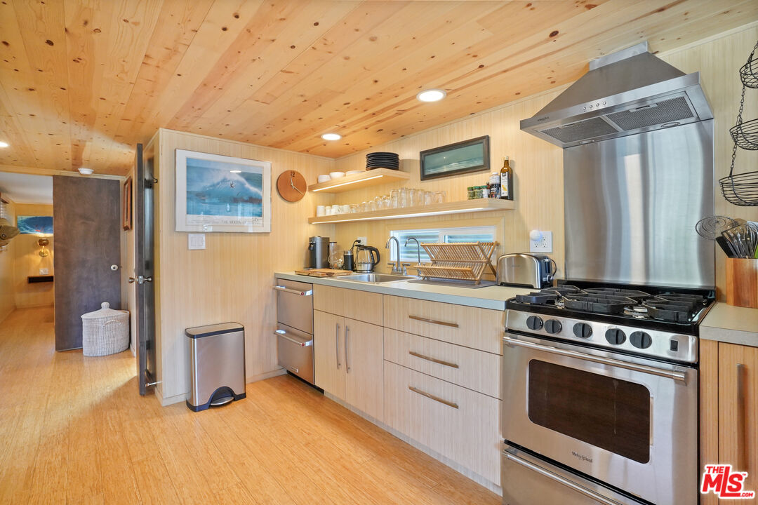 9 Paradise Cove Road Malibu, CA 90265 - Photo 8 of 31 Gallery Image 8