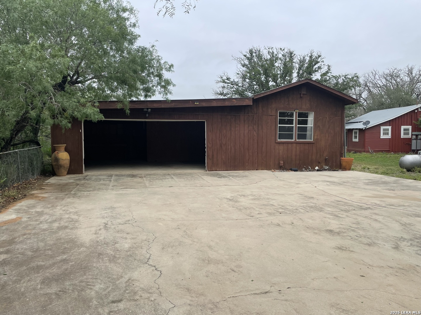 2275 Highway 16 Jourdanton, TX 78026 - Photo 2 of 10