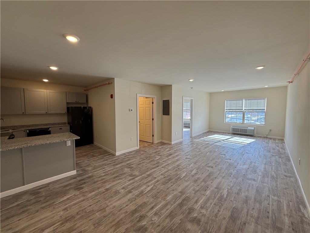 327 Pine Street, Unit 2014 Pawtucket, RI 02860 - Photo 4 of 16