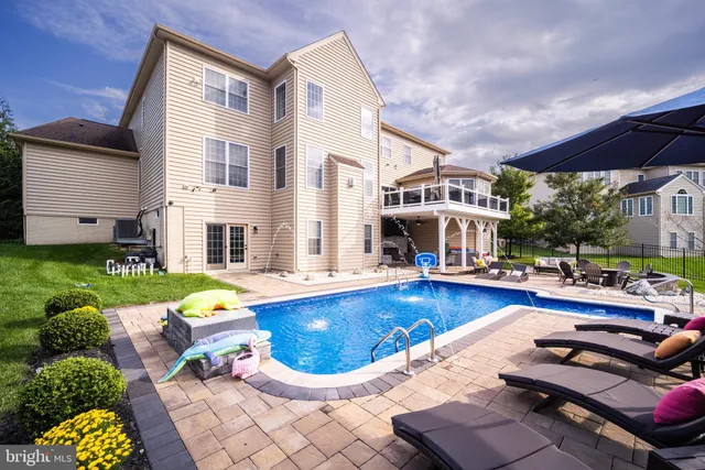 a view of a tennis court