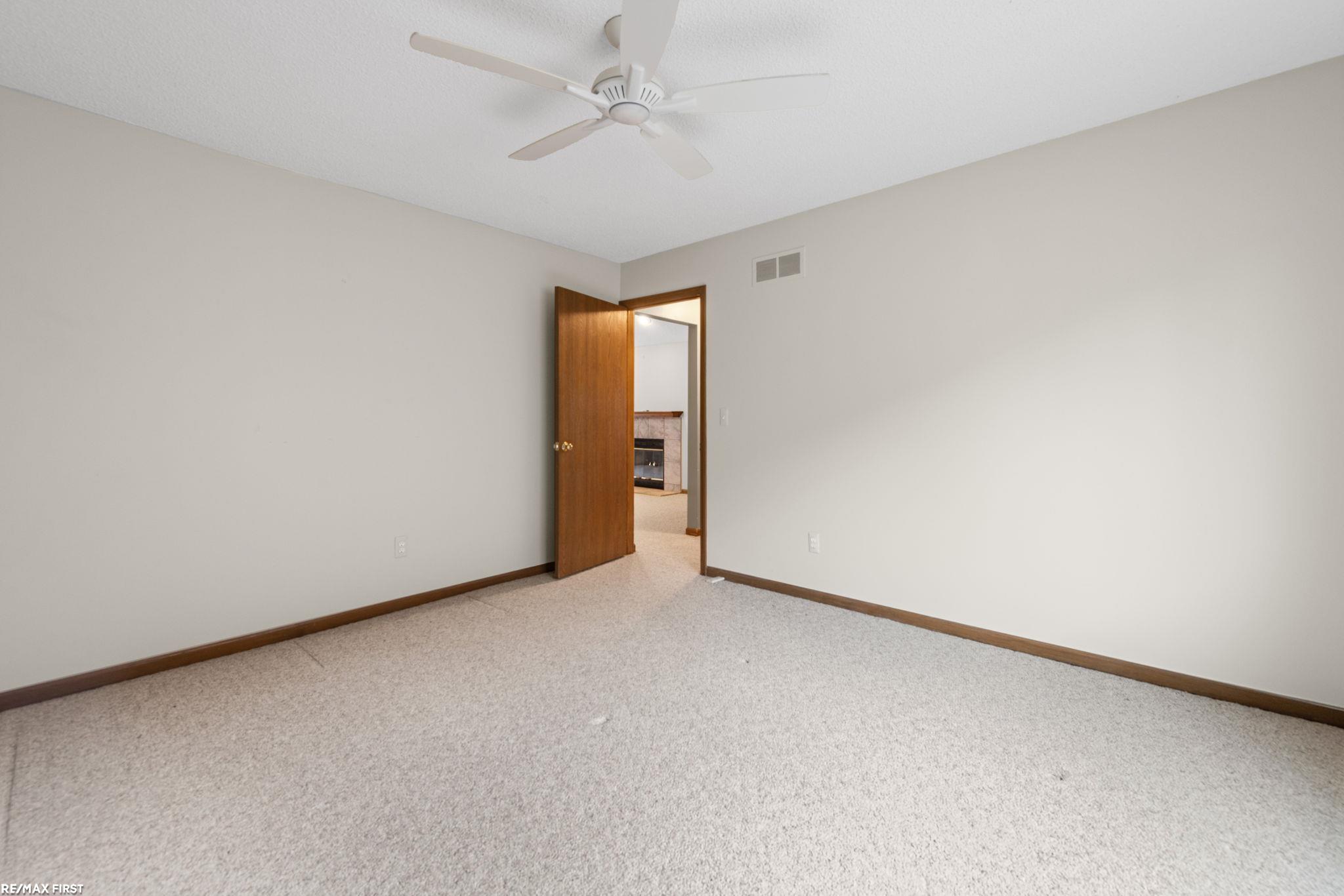 20070 Ridgeway Court Clinton Township, MI 48038 - Photo 16 of 26
