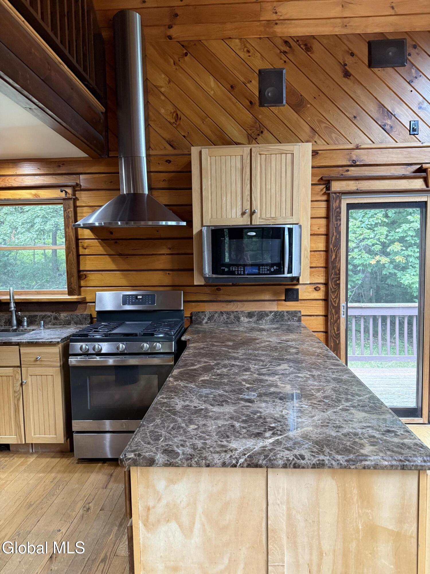 395 Hills Pond Road Hampton, NY 12887 - Photo 6 of 29 ISLAND
